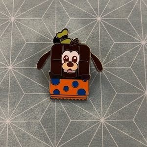 Disney munchling pin